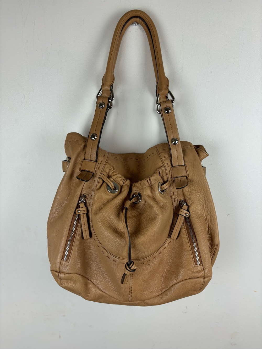 B Makowsky Leather Slouchy Hobo Shoulder Bag in Tan/Camel Shade - Picture 9 of 16